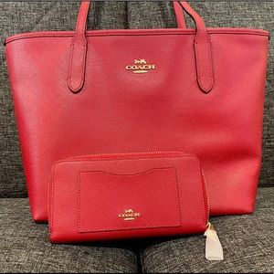 Coach Gallery tote with matching wallet! NWT
